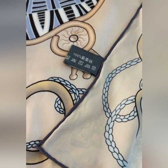 Vintage 💯 Silk Scarf Baoshidi Geometric Pattern - Picture 9 of 15